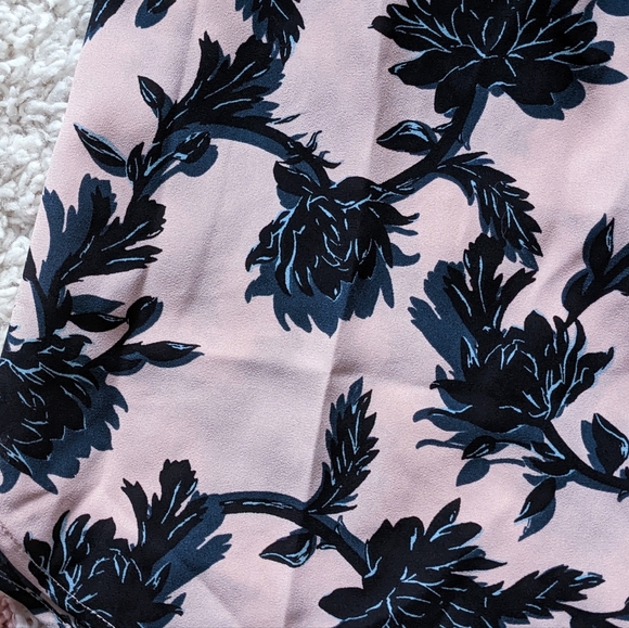 Halogen Sleeveless Blue Rose Tie-Neck Blouse - Picture 7 of 8